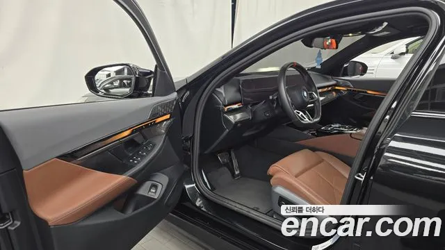 BMW i5 G60 — Фото автомобиля 15