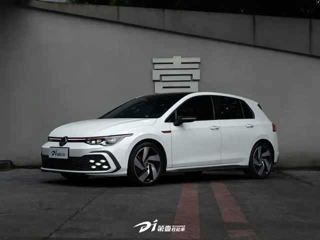 Фотография автомобиля — Volkswagen Golf GTI