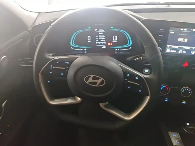Hyundai Elantra — Фото автомобиля 10