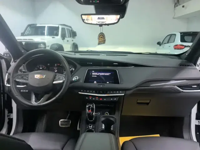 Cadillac Cadillac XT4 2022 28T AWD Platinum — Фото автомобиля 9