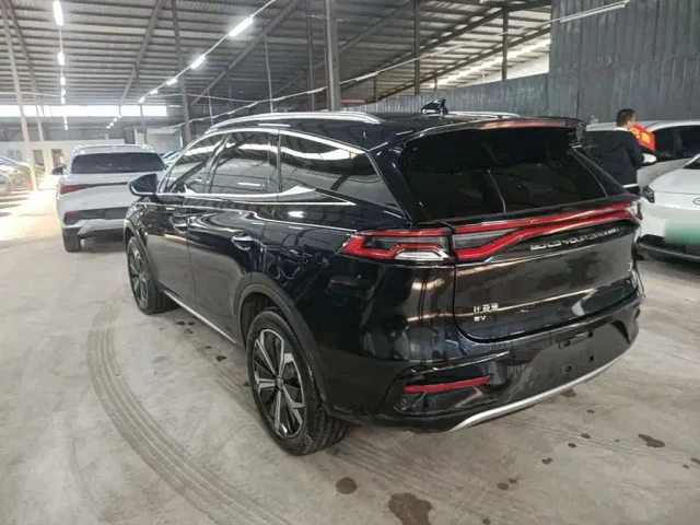 BYD Tang — Фото автомобиля 4
