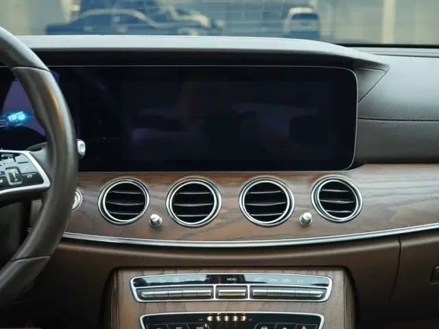 Mercedes-Benz E-Class — Фото автомобиля 16