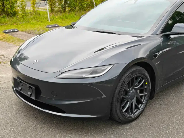 Tesla Model 3 — Фото автомобиля 10