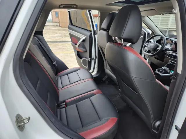 Geely Binyue — Фото автомобиля 11