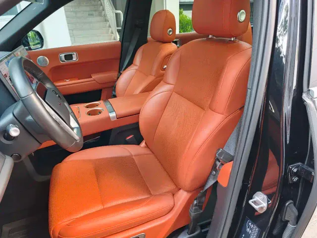 Li Auto L8 — Фото автомобиля 11