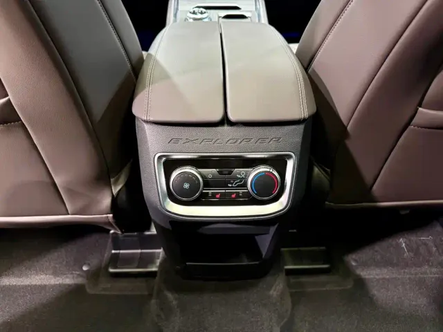 Ford Explorer — Фото автомобиля 23