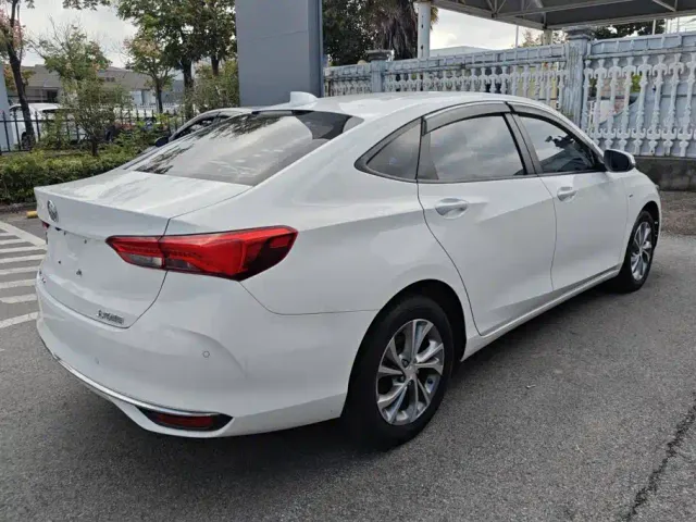 Buick Verano — Фото автомобиля 3
