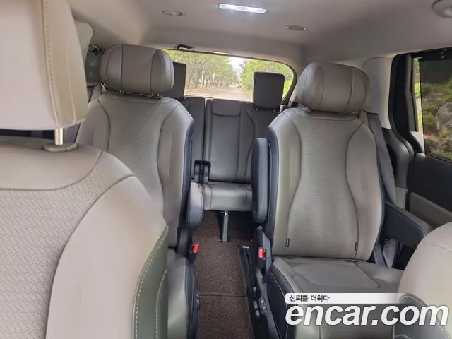 Kia Carnival Generation 4 — Фото автомобиля 7
