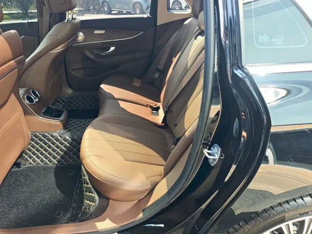 Mercedes-Benz E-Class — Фото автомобиля 16