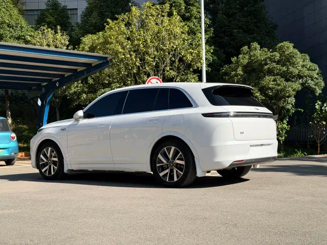 Li Auto L7 — Фото автомобиля 6