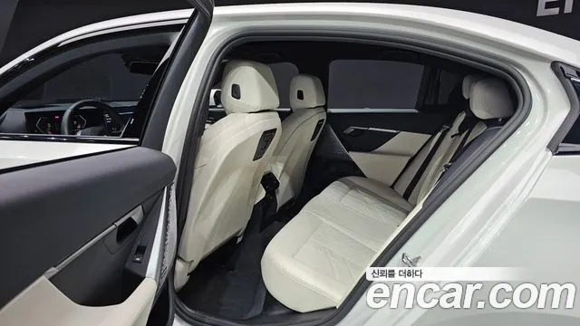 BMW 5-Series — Фото автомобиля 11