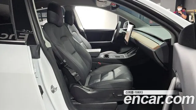 Tesla Model Y — Фото автомобиля 18