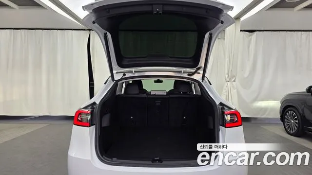 Tesla Model Y — Фото автомобиля 25