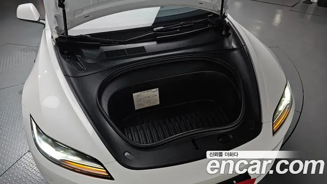 Tesla Model 3 — Фото автомобиля 2