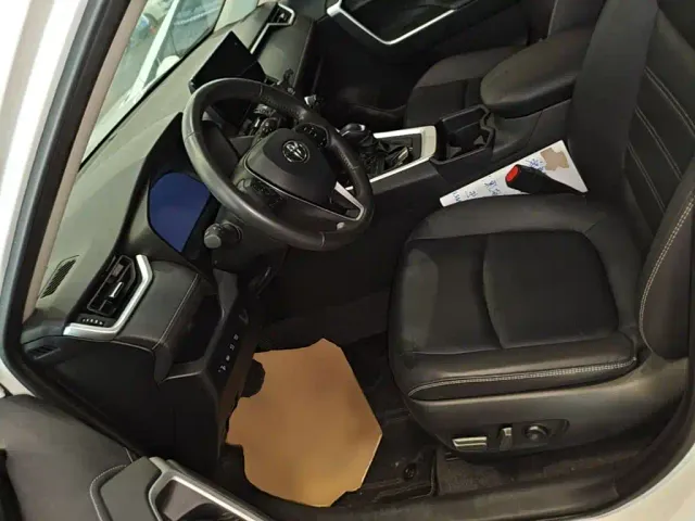 Toyota RAV4 — Фото автомобиля 14