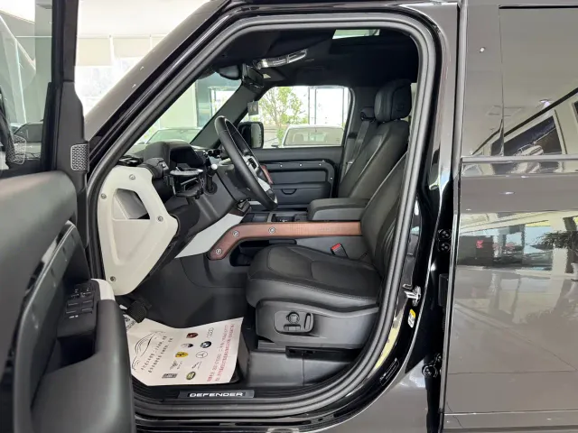 Land Rover Defender — Фото автомобиля 3