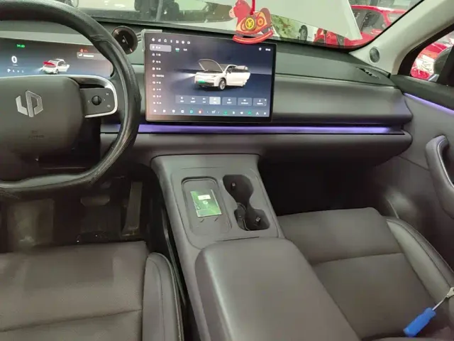 Leapmotor C10 — Фото автомобиля 12