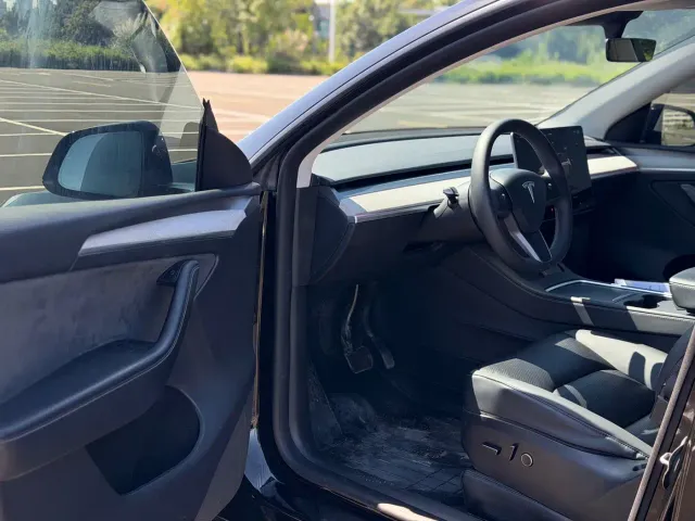 Tesla Model Y — Фото автомобиля 5