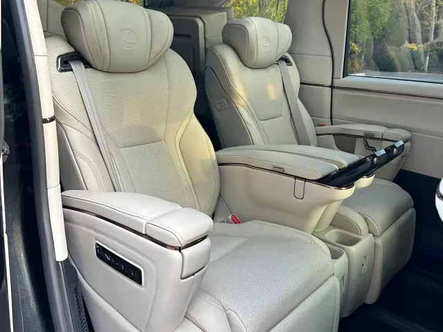 Lexus LM — Фото автомобиля 11