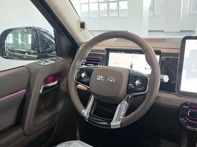 BAIC Tai Tan 700 — Фото автомобиля 10