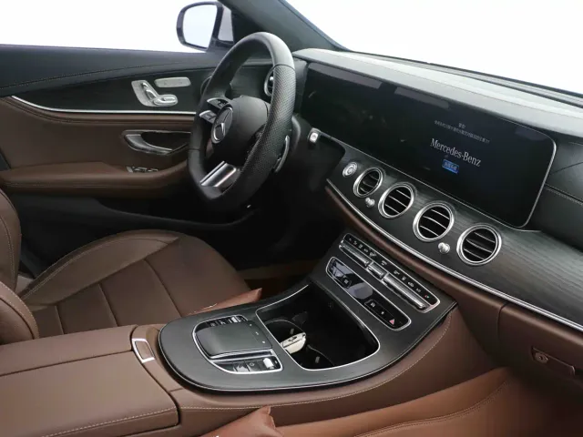Mercedes-Benz E-Class — Фото автомобиля 6