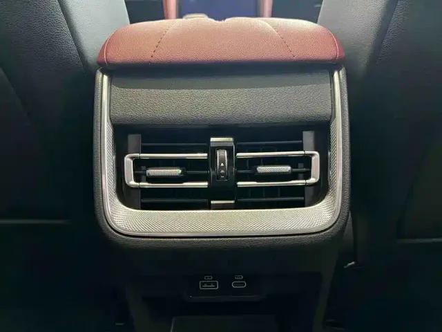 Hongqi H5 — Фото автомобиля 9
