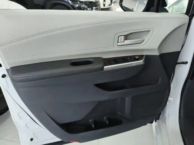 Toyota Sienna — Фото автомобиля 7