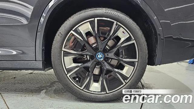 BMW iX3 — Фото автомобиля 20