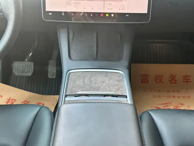 Tesla Model Y — Фото автомобиля 15