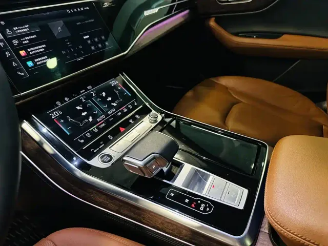 Audi Q7 — Фото автомобиля 12