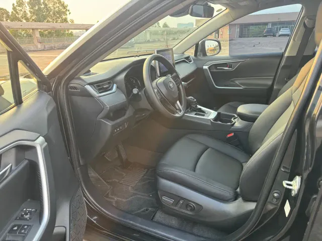 Toyota RAV4 — Фото автомобиля 9