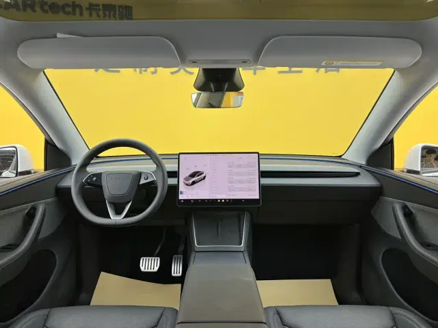 Tesla Model Y — Фото автомобиля 13