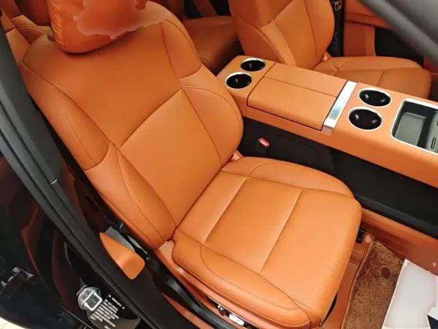 Li Auto L8 — Фото автомобиля 24