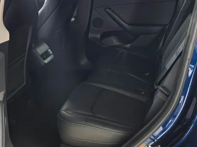 Tesla Model Y — Фото автомобиля 9