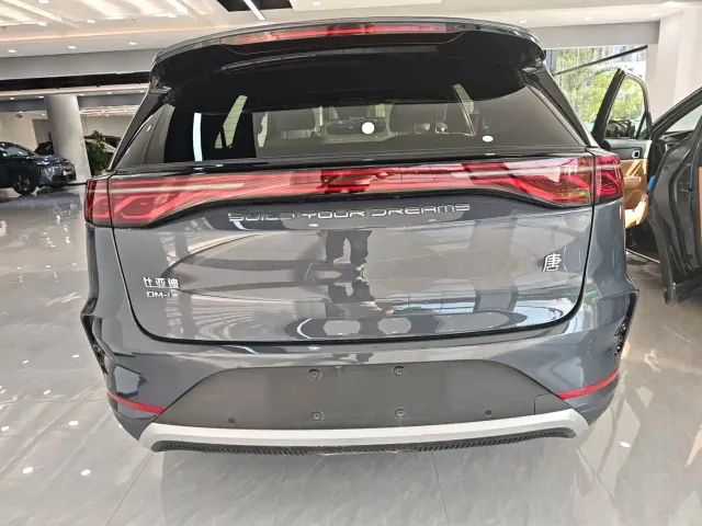 BYD Tang — Фото автомобиля 7
