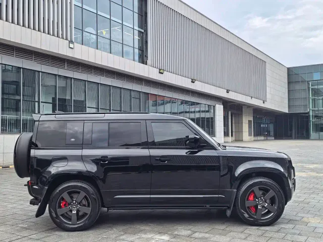 Land Rover Defender — Фото автомобиля 17