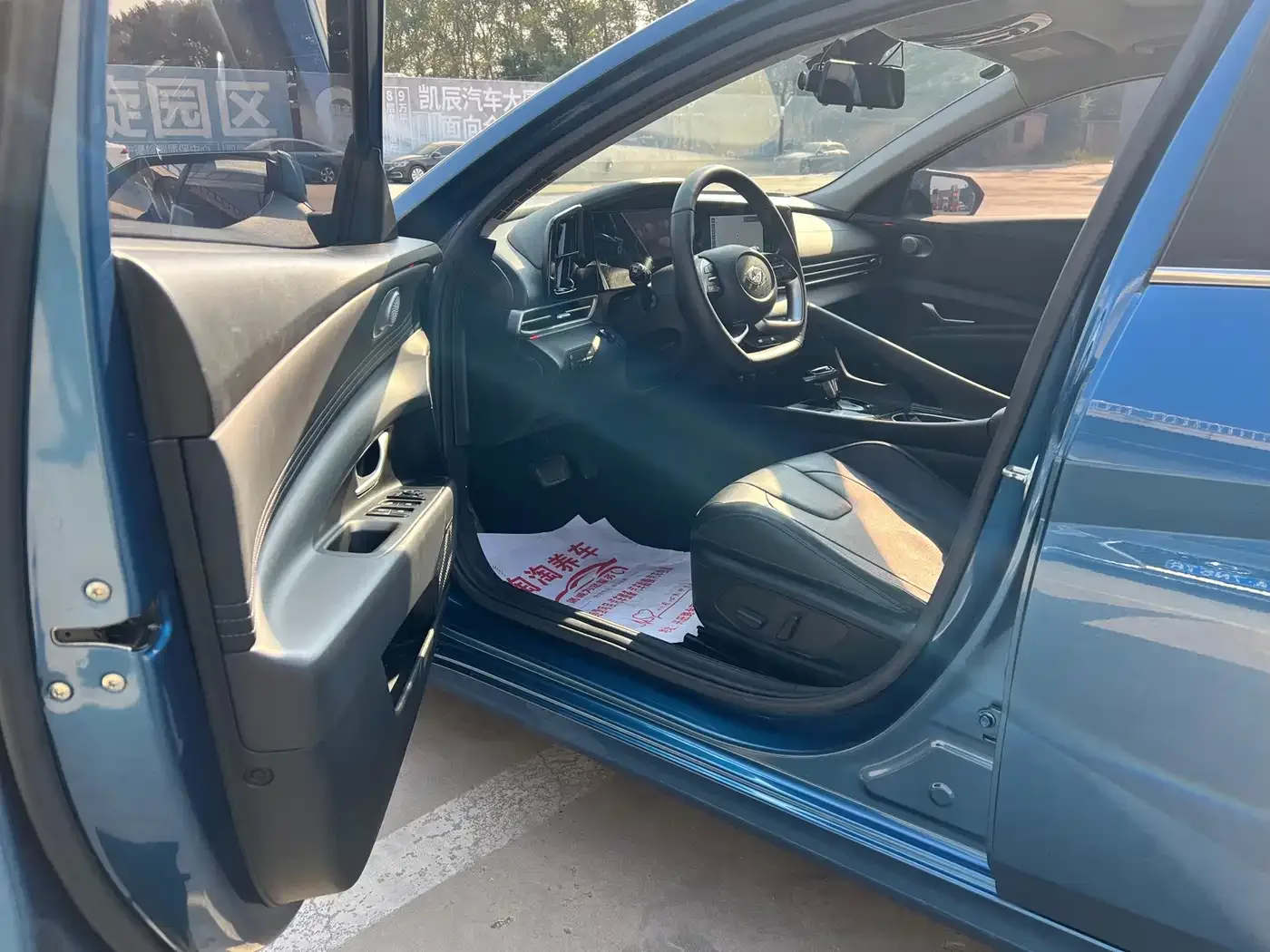 Hyundai Elantra 2022 1.5L CVT LUX Premium Edition — Фото автомобиля 10
