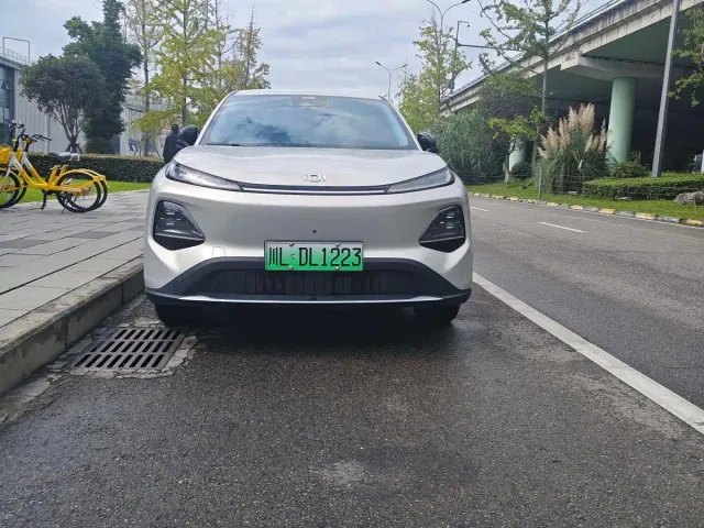 Changan Qiyuan Q05 — Фото автомобиля 2