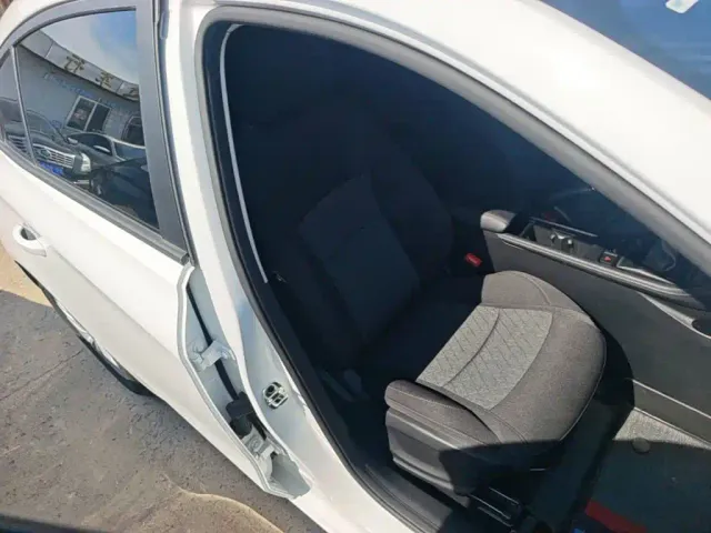 Roewe i5 — Фото автомобиля 24