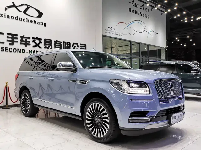 Фотография автомобиля — Lincoln Navigator