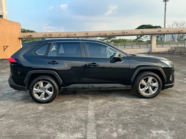 Toyota RAV4 — Фото автомобиля 8