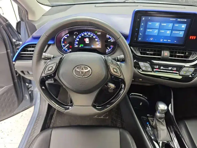 Toyota C-HR — Фото автомобиля 10