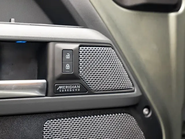 Land Rover Defender — Фото автомобиля 14