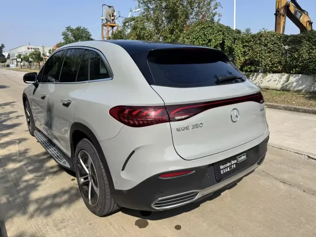 Mercedes-Benz EQE SUV — Фото автомобиля 12