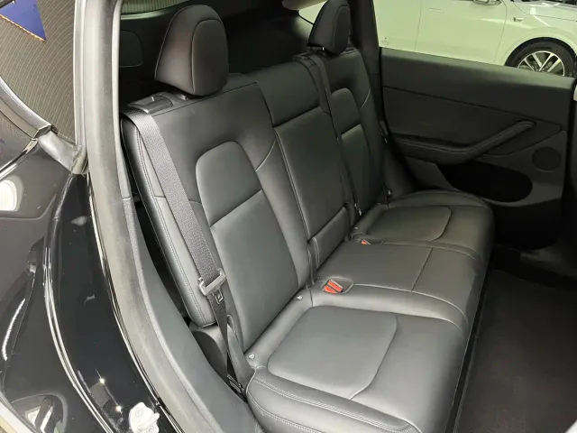 Tesla Model Y — Фото автомобиля 16