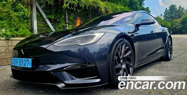Tesla Model S — Фото автомобиля 14