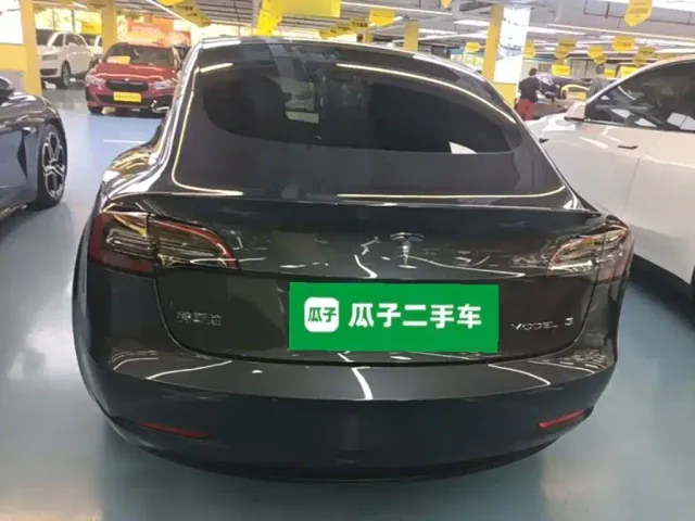 Tesla Model 3 — Фото автомобиля 5