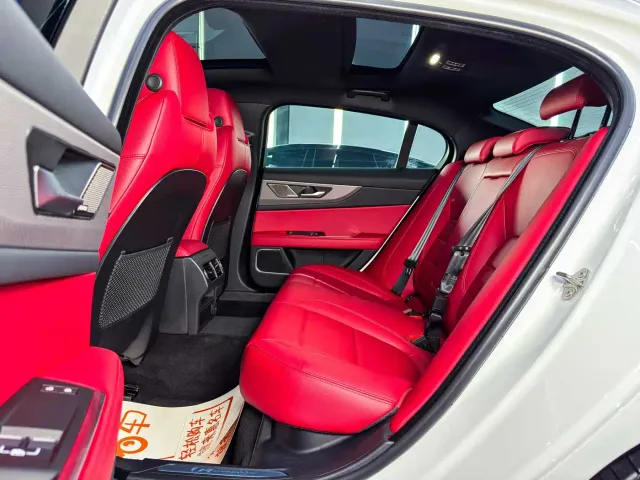 Jaguar XEL — Фото автомобиля 9