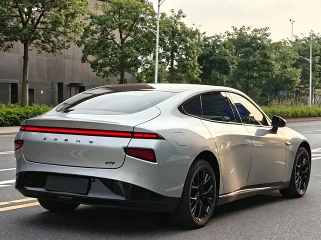 Xpeng P7 — Фото автомобиля 6