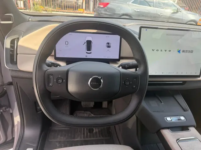 Volvo XC70 Plug-in Hybrid — Фото автомобиля 13